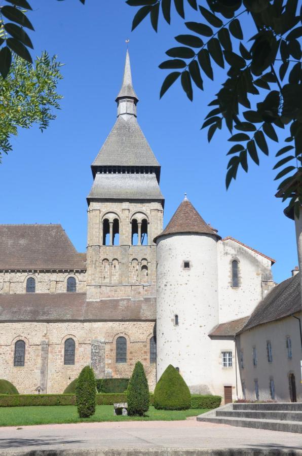 AU BORD DE L'EAU appartement 50 M2 Chambon-sur-Voueize Extérieur photo