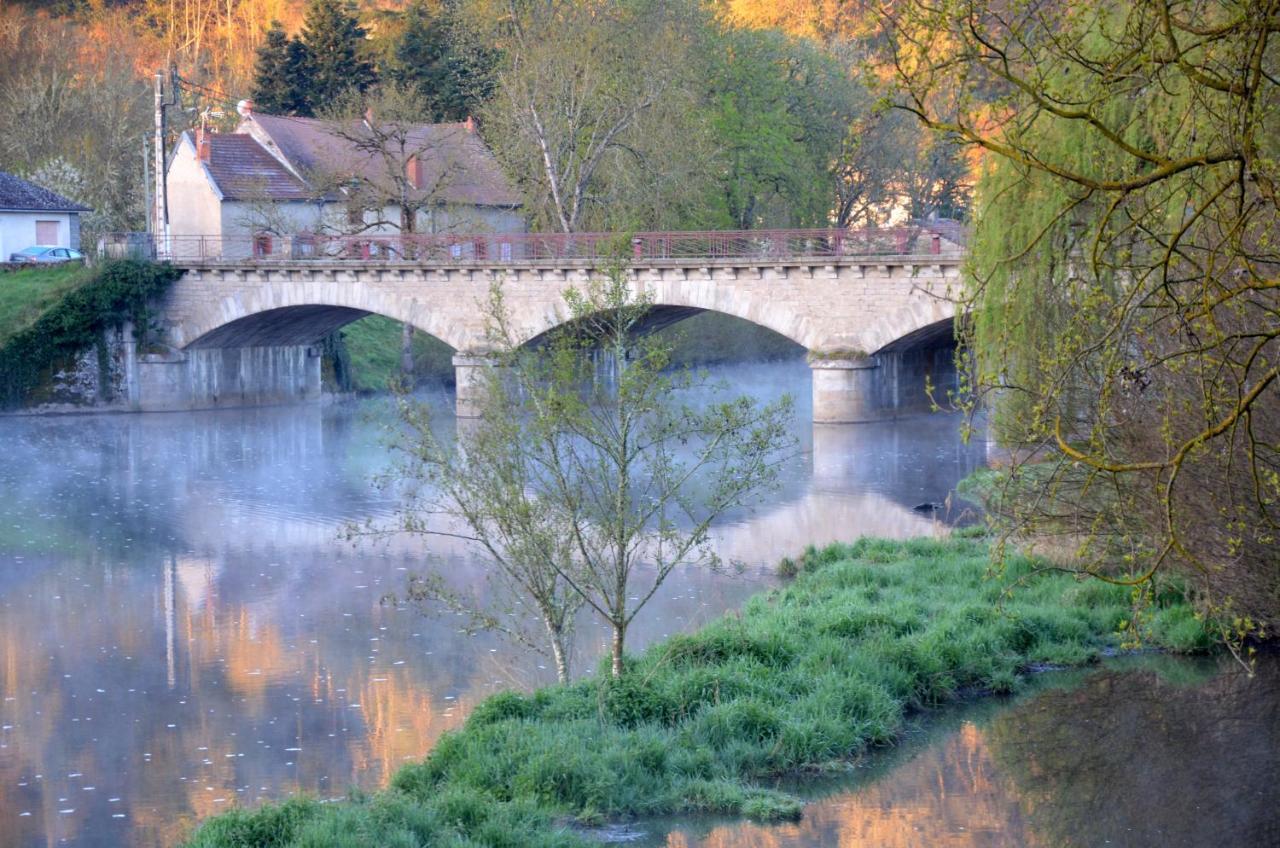 AU BORD DE L'EAU appartement 50 M2 Chambon-sur-Voueize Extérieur photo