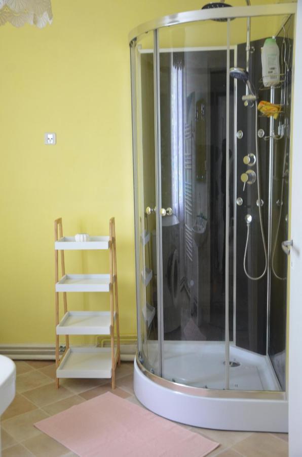AU BORD DE L'EAU appartement 50 M2 Chambon-sur-Voueize Extérieur photo
