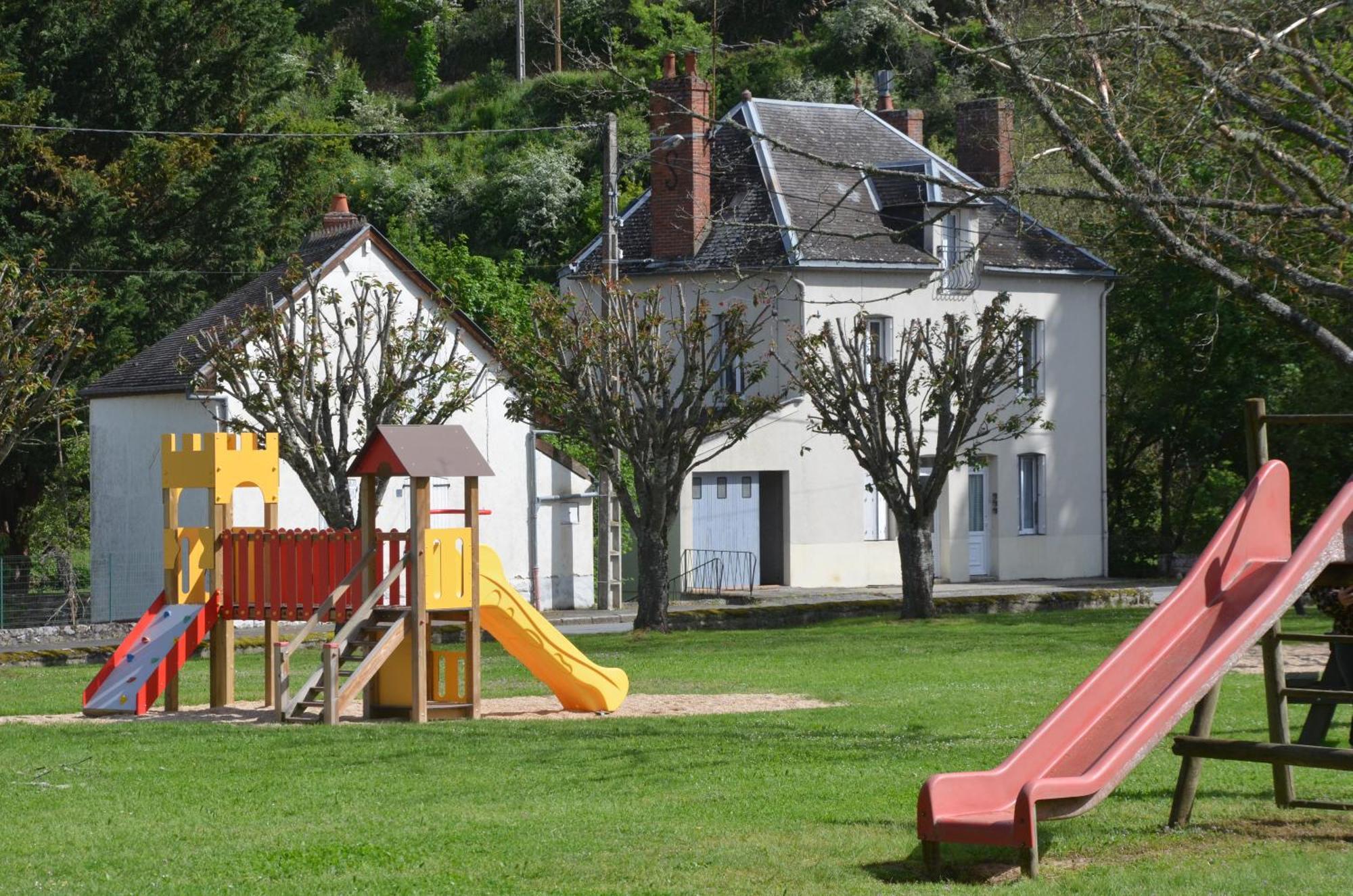 AU BORD DE L'EAU appartement 50 M2 Chambon-sur-Voueize Extérieur photo